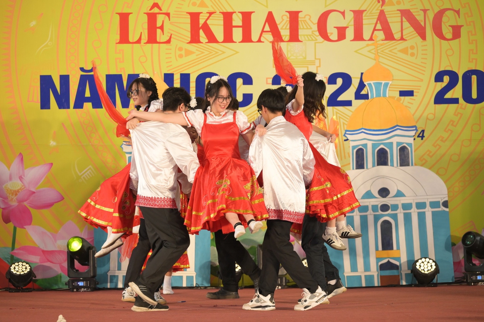 Nhấn để phóng to